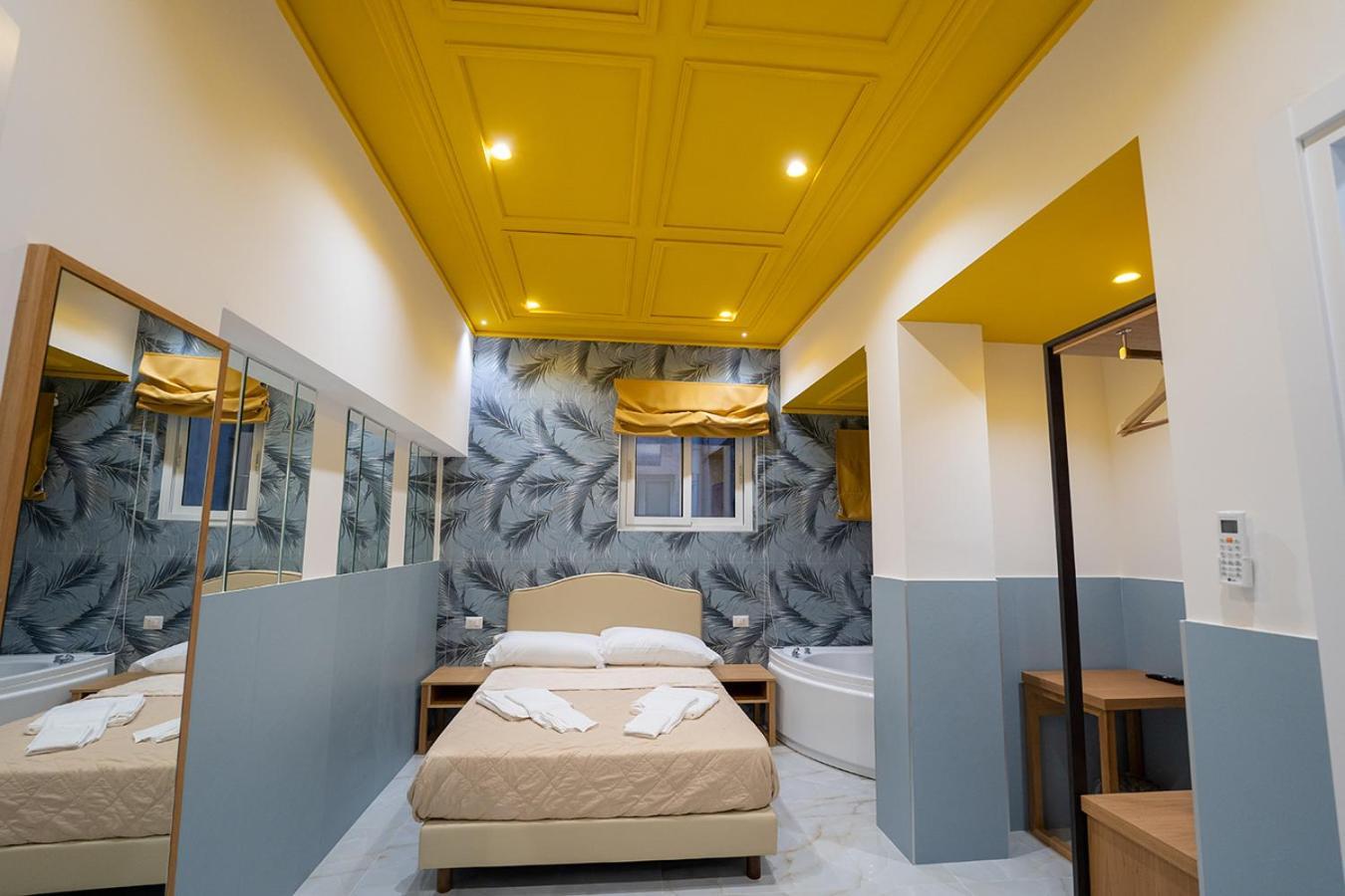 Pc Boutique H, Sea View By Clapa Group Hotel Napoli Ngoại thất bức ảnh